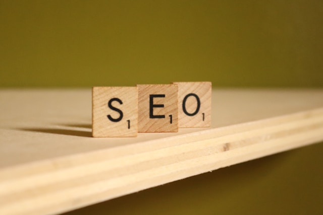 wooden text block arranged in a row making text SEO